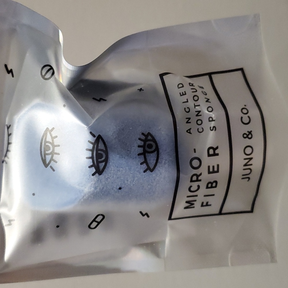*Free with any purchase* Juno & Co Microfiber Angled Contour Sponge